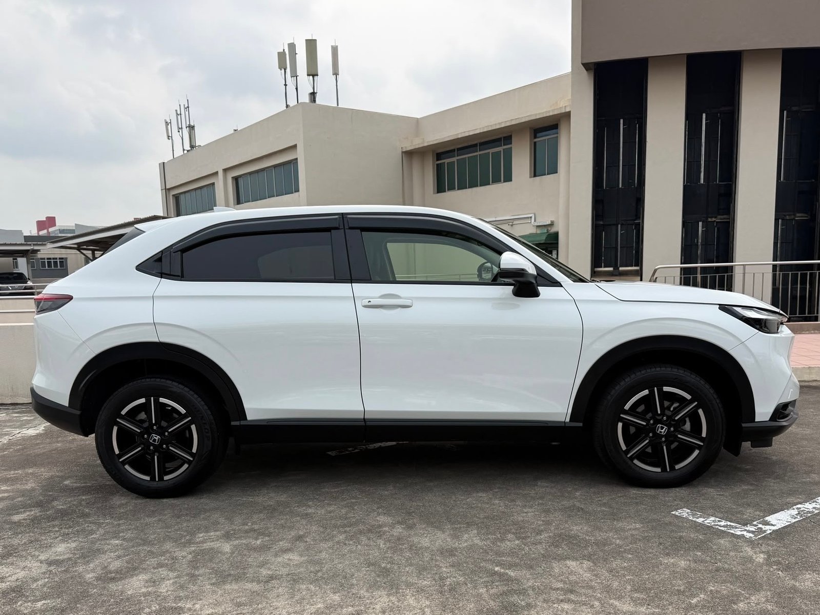 Honda Vezel 1.5 G photo 4